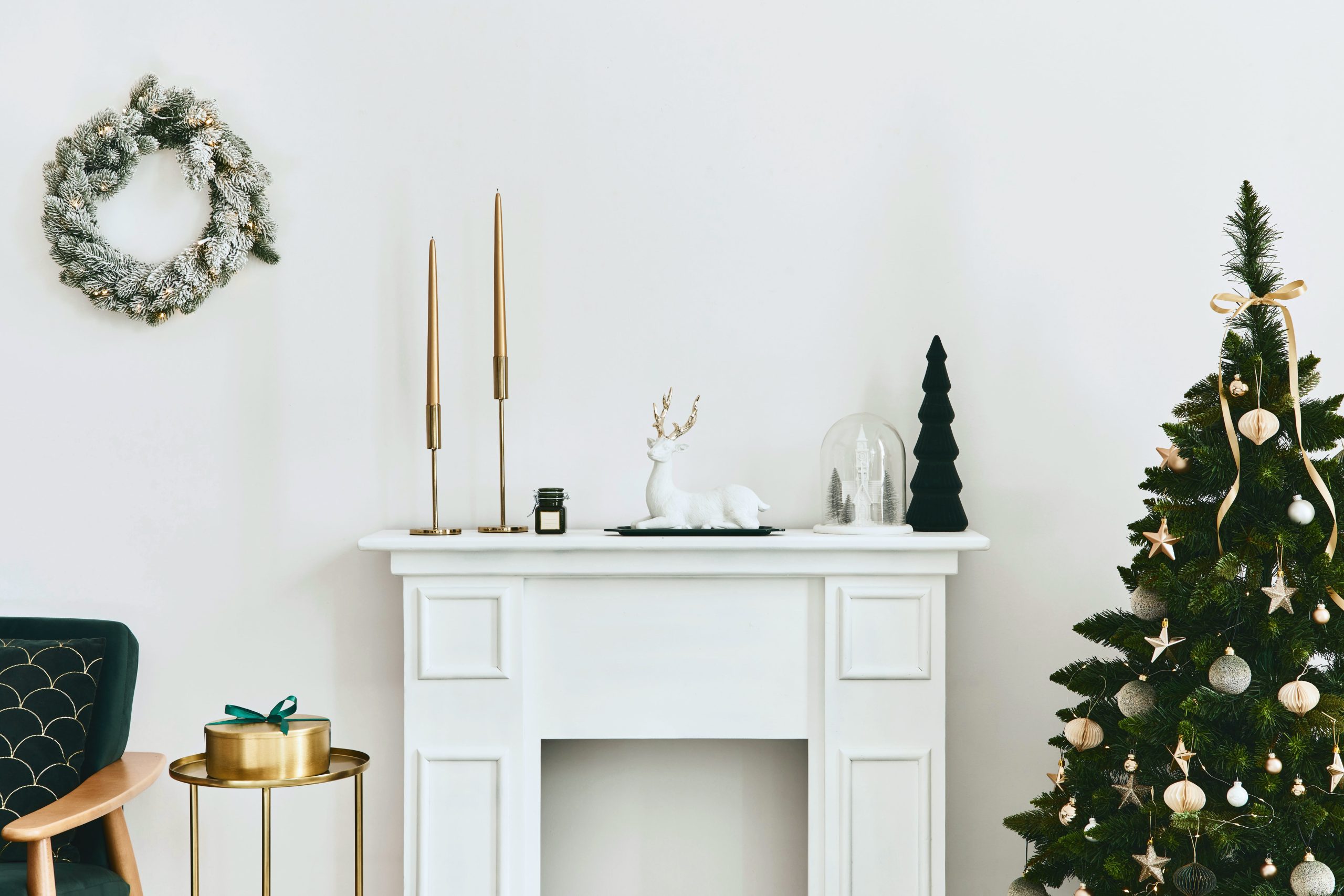 Renter-Friendly Christmas Decorations - MMC Properties